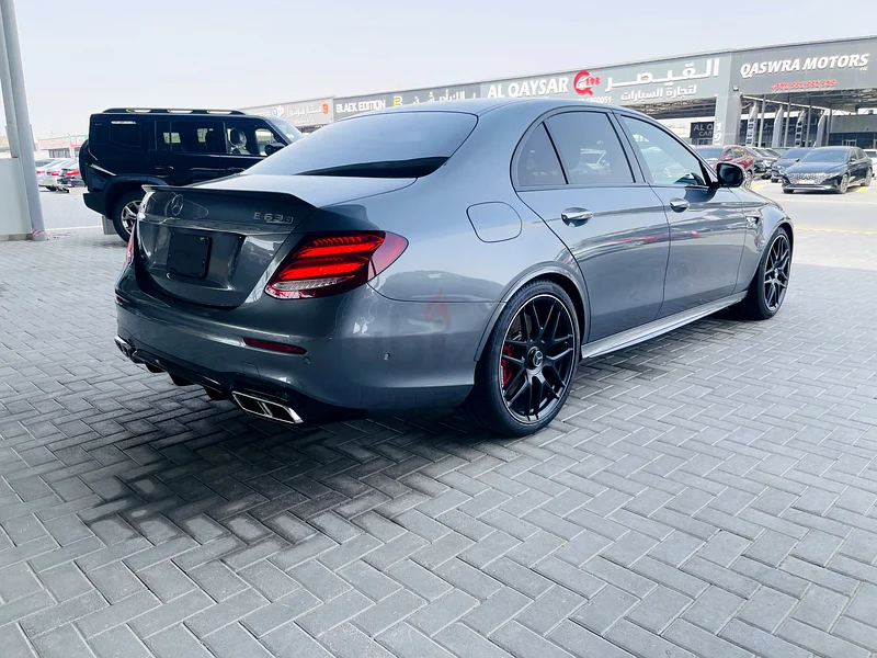 مرسيدس E63S AMG | لون أصلي | مقصورة داخلية بلون البيج | وصل حديثًا63230655811587114