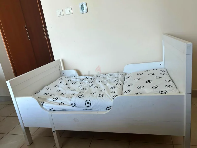 سرير أطفال أبيض أنيق لطفلك.. قابل للتمديد حتى 190 سم63219347748993111