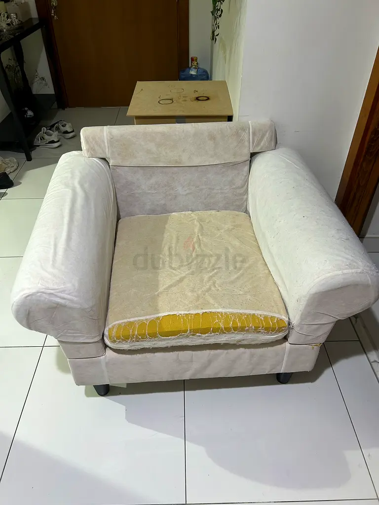 أريكة واحدة مجانية