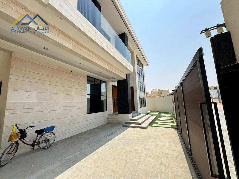 تصميم زاوية فاخر جدًا، يشمل الكهرباء والمياه وتكييف الهواء. تكييف مركزي. يوجد مكان للمصعد.63874152884482114