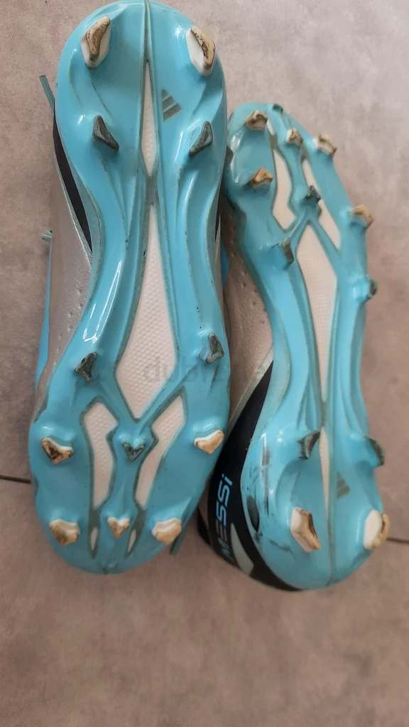 Stylish Blue Soccer Shoes for Sale size  36.563172674169986112