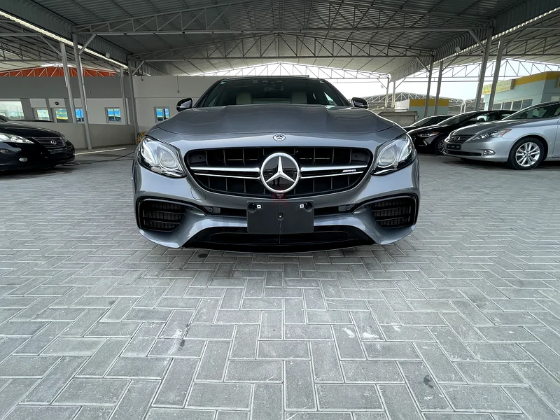 مرسيدس E63S AMG | لون أصلي | مقصورة داخلية بلون البيج | وصل حديثًا63230655811587111