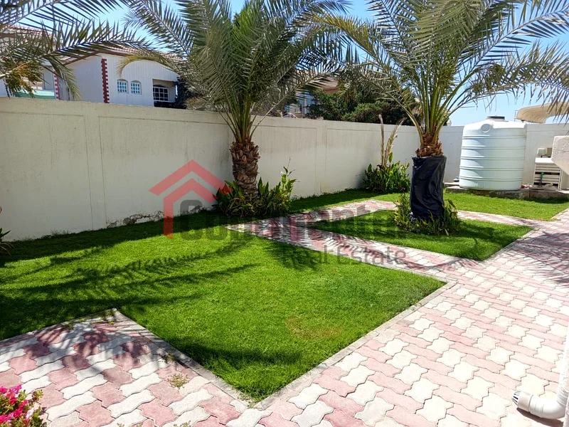 فيلا رائعة للإيجار في موقع متميز63300931233666113