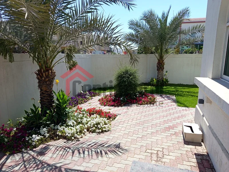 فيلا رائعة للإيجار في موقع متميز63300931233666114