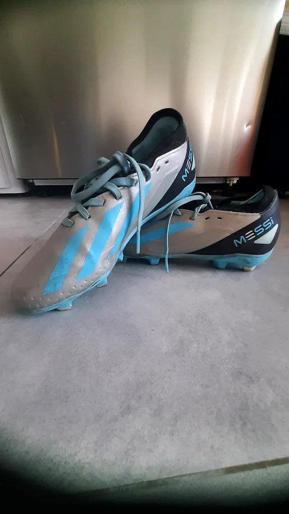 Stylish Blue Soccer Shoes for Sale size  36.563172674169986111