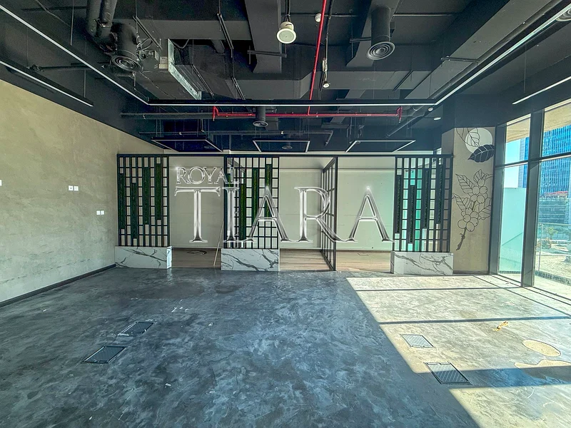 مكاتب أنيقة مع إطلالة على الطريق وموقع متميز63826174460930111