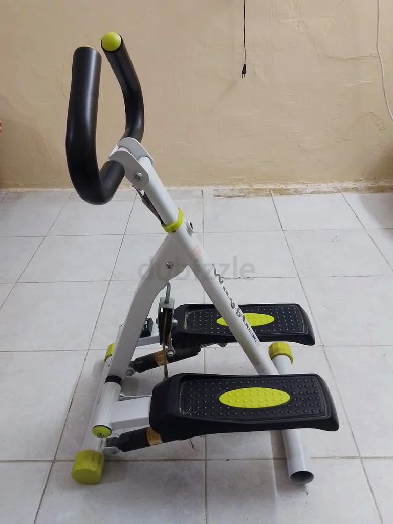 خطوة مدمجة للتمرين63170412973698111