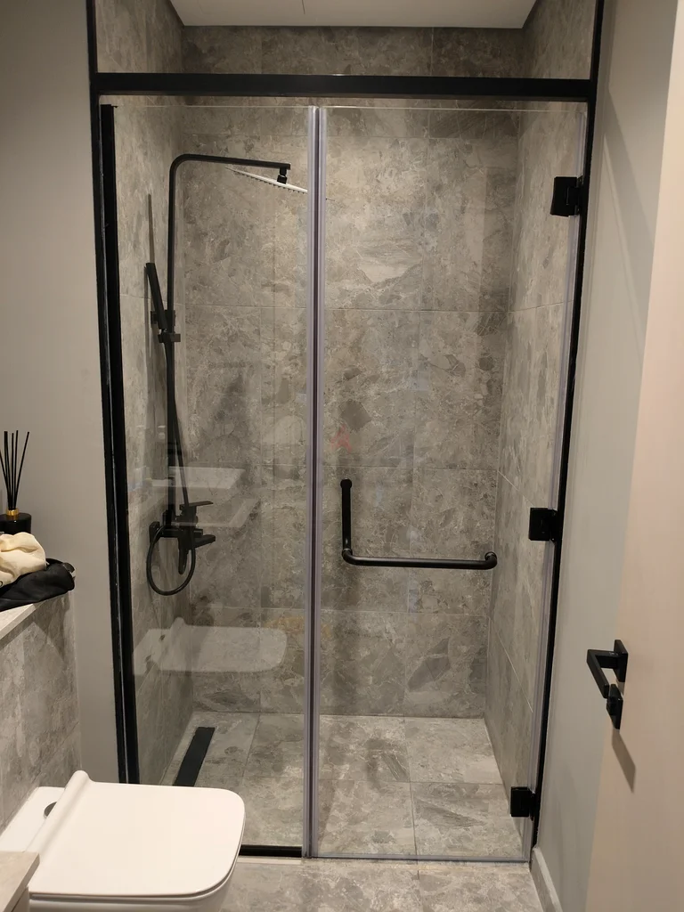 Modern Bathroom Shower Setup for Sale!63221848438785113