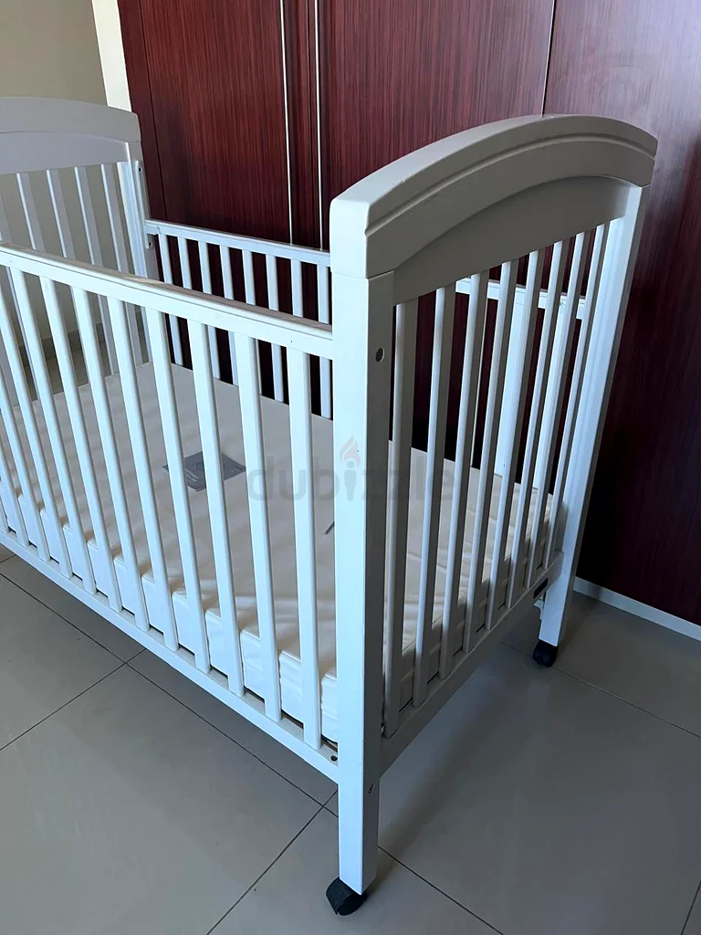 Elegant White Baby Crib63208855712771111