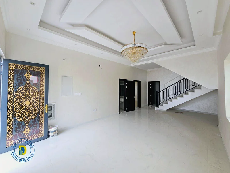 5 bedroom villa with roof. The price includes registration and ownership fees. It is located in a p63188636609282112