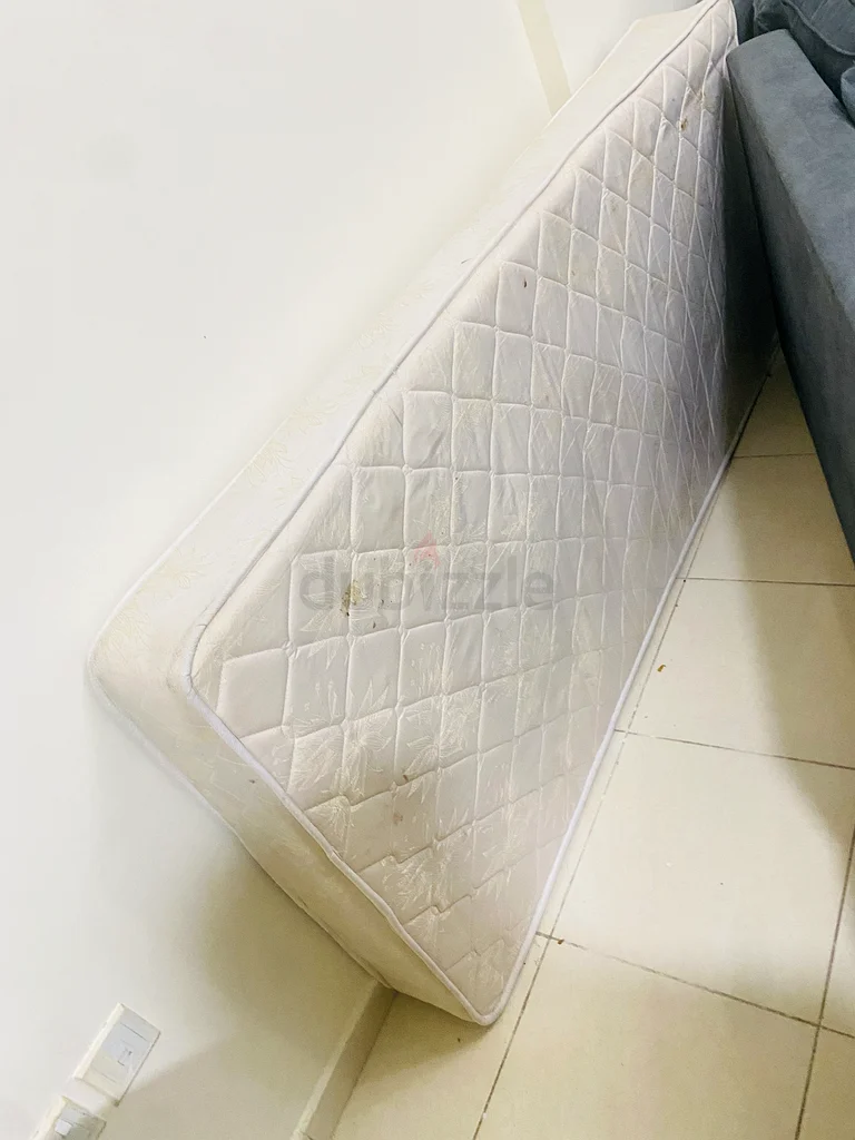 حالة ممتازة، مرتبة ربيعية بسعر رخيص63216838280322113