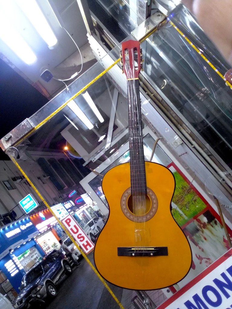 Stunning Acoustic Guitar - Perfect for Beginners  Enthusiasts!63202194385666111