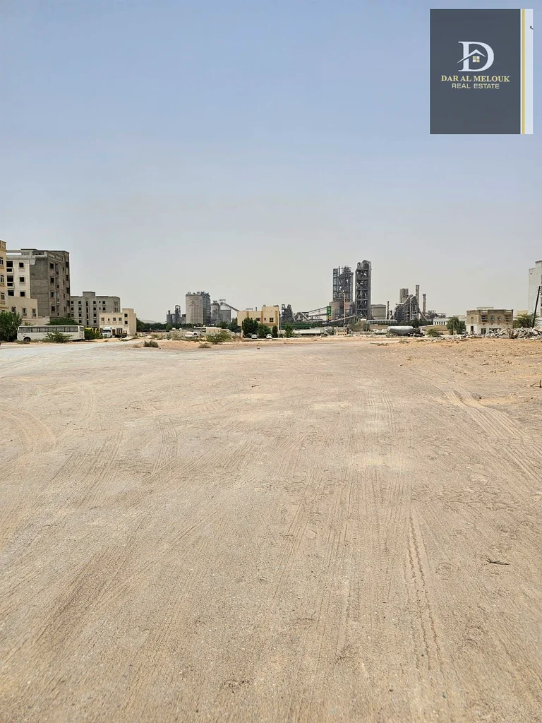 For Sale in Sharjah  Al Malha Area  Commercial Plot  Prime Location  Close to All Services  Near the Neighboring Street  And the School  And the Round63184191760258112