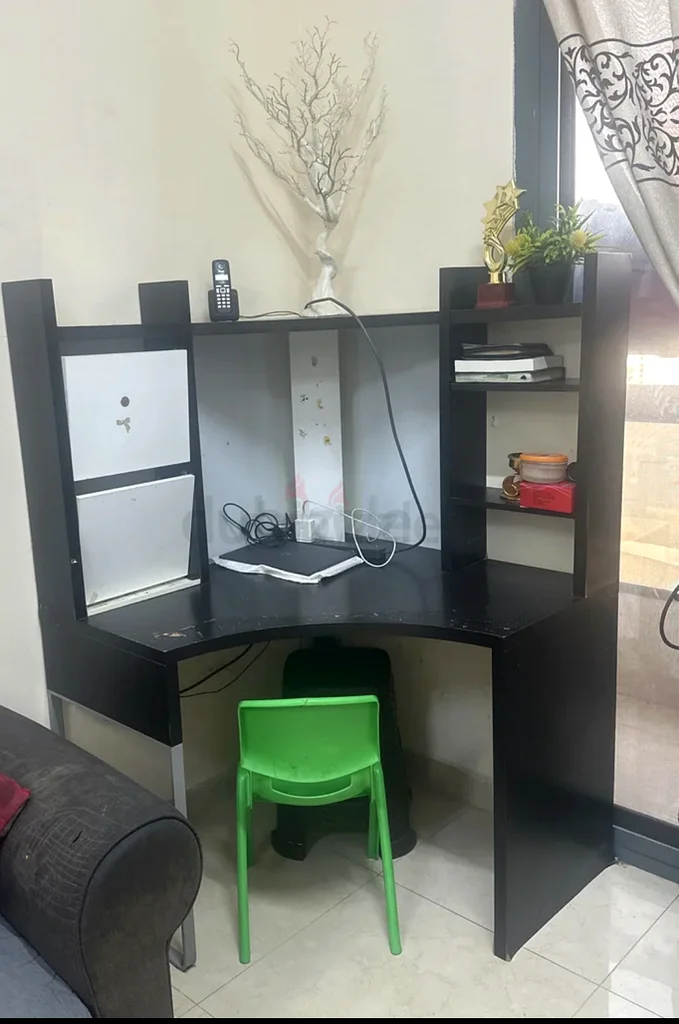 طاولة زاوية تُستخدم أيضًا كطاولة دراسة63218804094722111