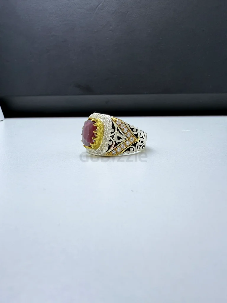 خاتم بحجر ياقوت أفريقي فاخر - A luxurious ring featuring an African ruby stone.63230183633153114