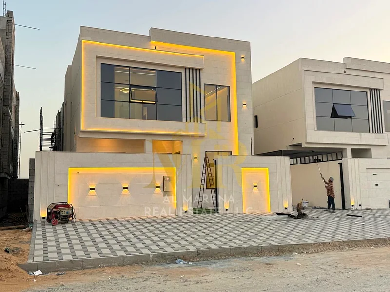 فيلا بسعر يشمل رسوم التسجيل ونقل الملكية على الشارع الرئيسي، جاهزة للسكن في أرقى مناطق عجمان، ملكية حرة لـ63910866191618110