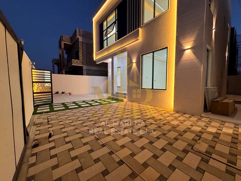 فيلا بسعر يشمل رسوم التسجيل ونقل الملكية على الشارع الرئيسي، جاهزة للسكن في أرقى مناطق عجمان، ملكية حرة لـ63910866191618114