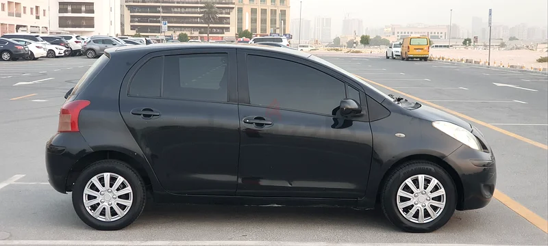 تويوتا ياريس منطقة الخليج 1.3 لتر محرك 2009 أميال قليلة لا توجد حوادث حالة ممتازة63147210142593114