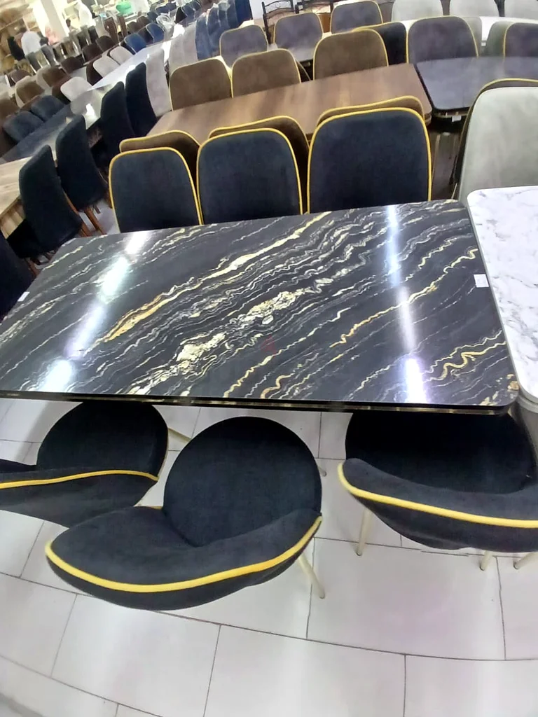 طاولة طعام خشبية جديدة و6 كراسي63179389223297111