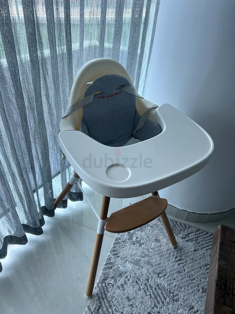 كرسي مرتفع أنيق للطفل لتناول الطعام براحة!63204280810755111