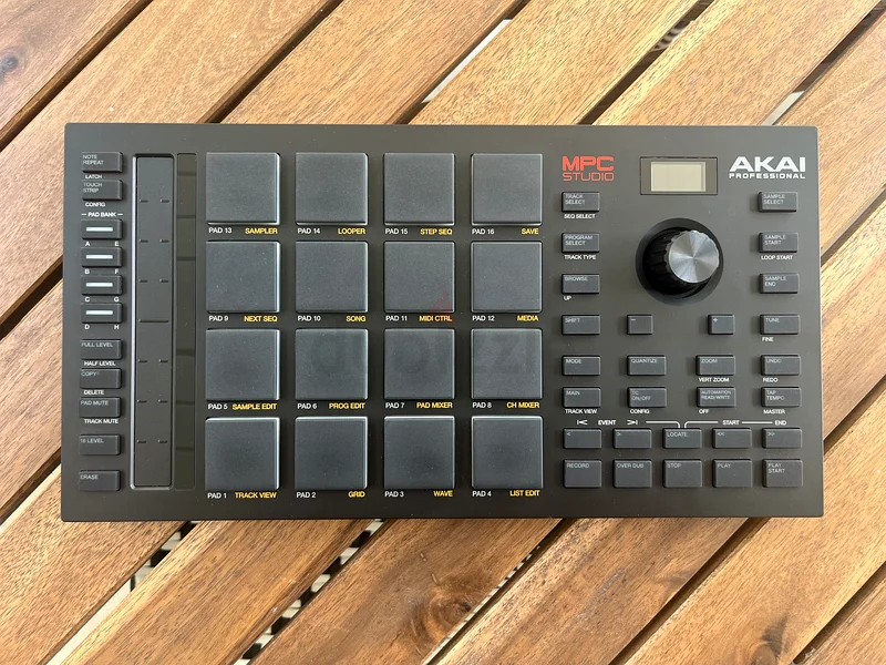 AKAI MPC Studio 2 - جيد كأنه جديد!63173517373314113