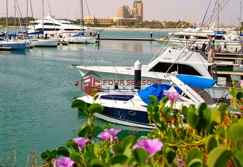 فيلا فارغة بإطلالة على الشاطئ مع مسبح خاص63859414498562114
