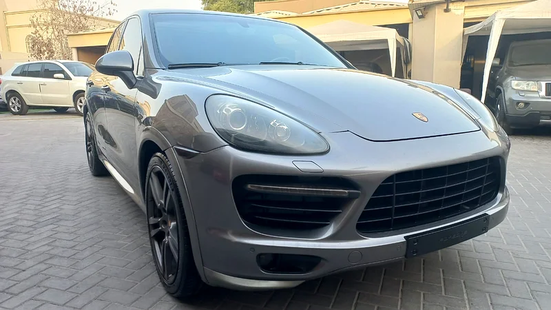 2014 Porsche Cayenne GTS in perfect condition Gcc Specification63150947696513112