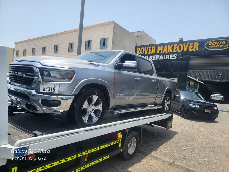 Wenash towing service offers vehicle recovery and transportation within and outside the UAE at the best prices, with VIP service available 24/7.63178441356673111