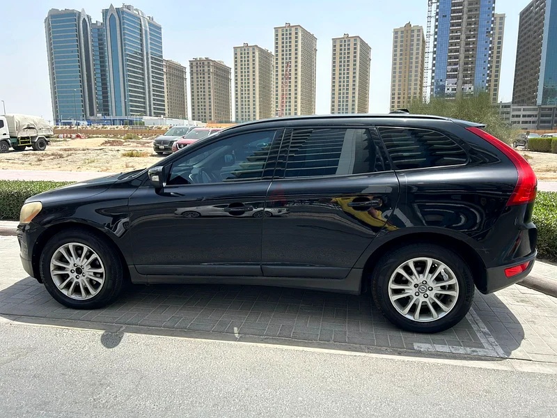 فولفو XC60 للبيع مع نظام معلومات وترفيه مُحدّث، ودعم لتطبيق آبل كاربلاي، وكاميرا، ونظام كشف النقاط العمياء، ومفتاحان63176619282689112