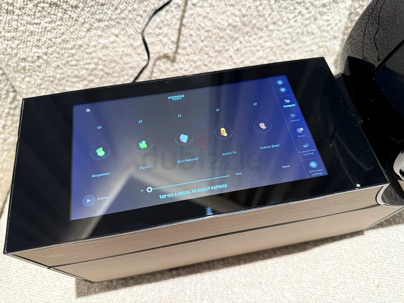 Compoz5 Compositeur Black Edition (Honey Oak) Luxury Smart Diffuser - Rare Find in Dubai63267358684801114
