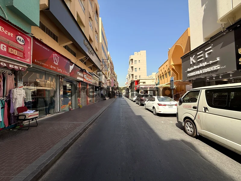 الوطنيون فقط من مجلس التعاون الخليجي | عائد استثمار 7% | على الطريق الرئيسي63186215153155112