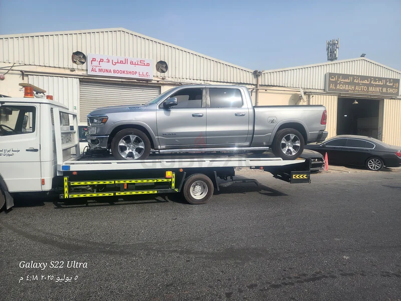 Wenash towing service offers vehicle recovery and transportation within and outside the UAE at the best prices, with VIP service available 24/7.63178441356673112
