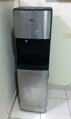 Bottom load water dispenser