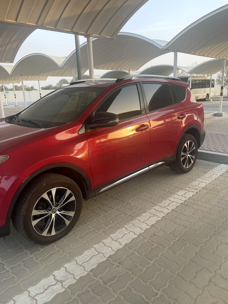 2015 راف 4 تويوتا فاكس آر - 132850 كم بحالة ممتازة.631467413704971118