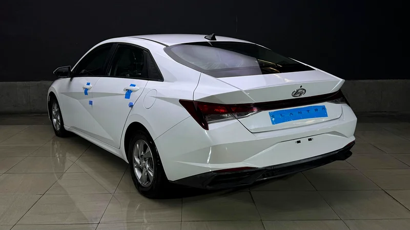 Hyundai Elantra SE 2021 White #04956363169914914563113