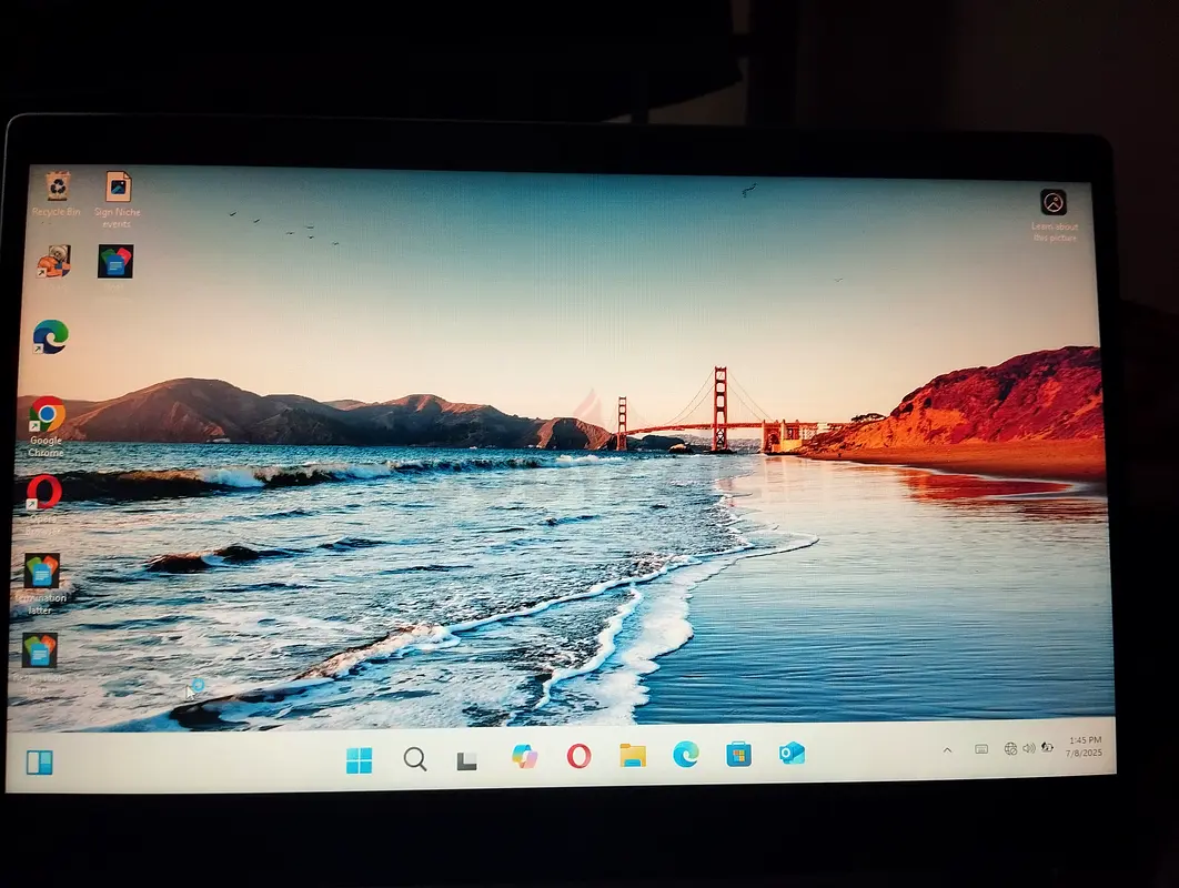 Sleek HP Laptop - Perfect for Work and Play!63254993750786113