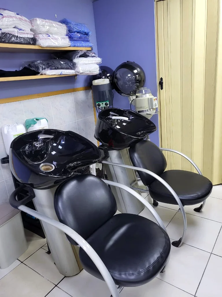 Fully functional and busy Beauty Salon for urgent sale!63438049831427111