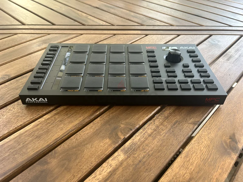 AKAI MPC Studio 2 - جيد كأنه جديد!63173517373314112