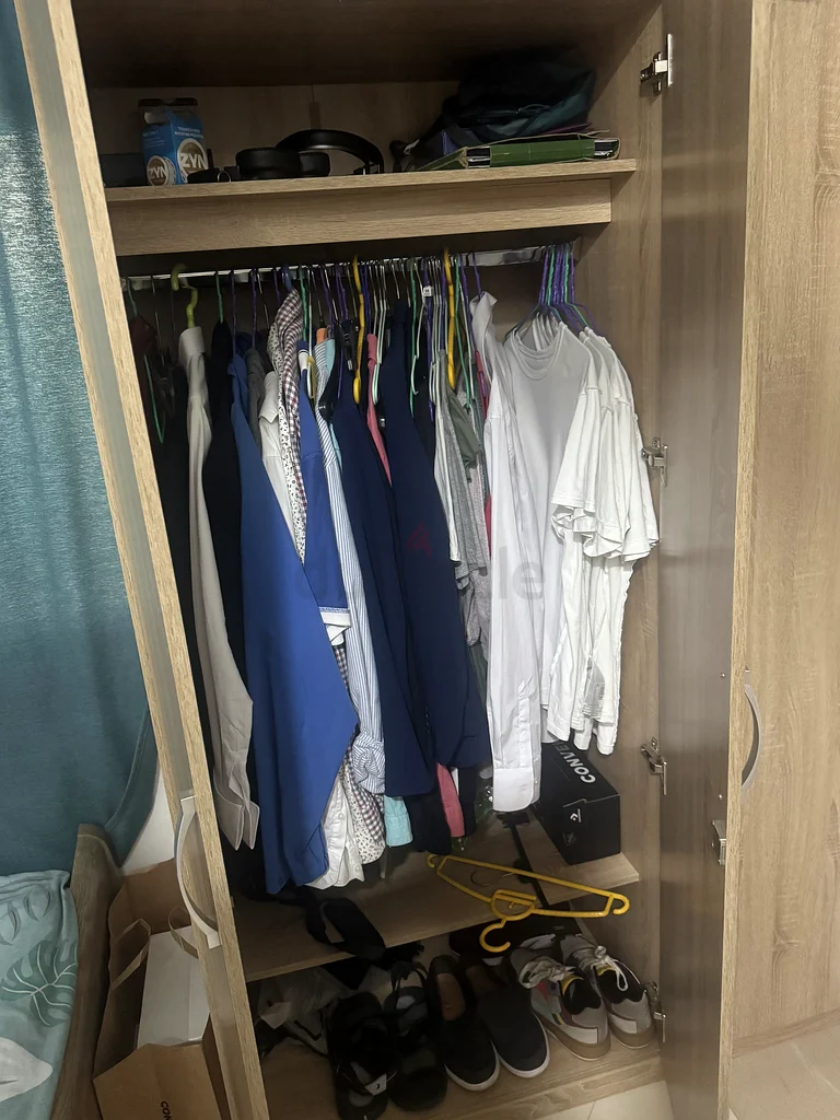 Closet63216828560642112