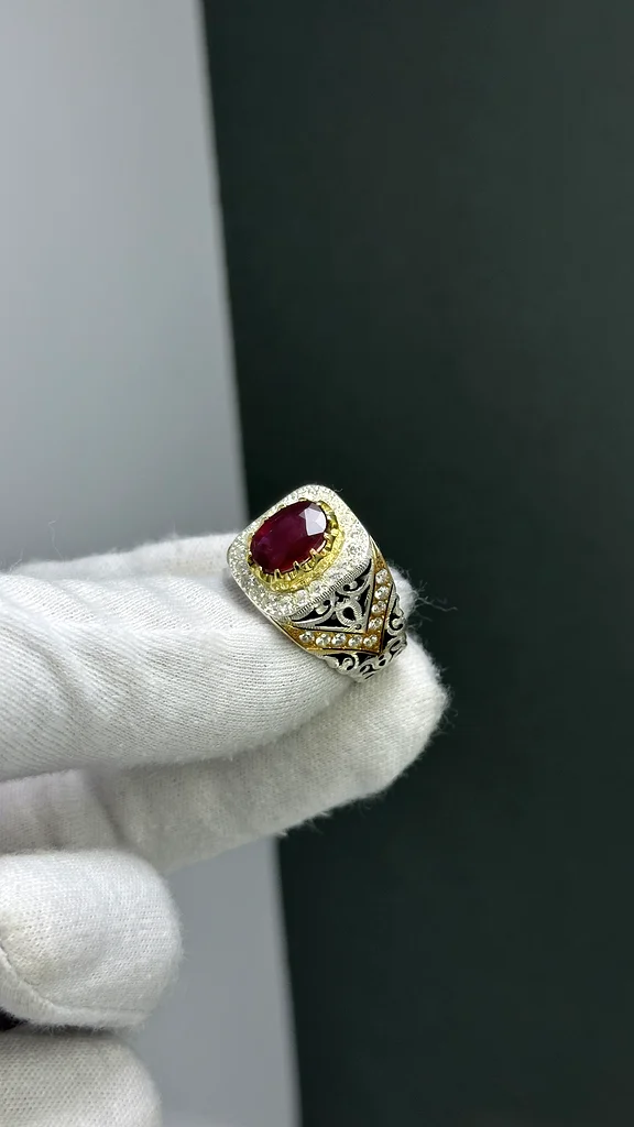 خاتم بحجر ياقوت أفريقي فاخر - A luxurious ring featuring an African ruby stone.63230183633153111