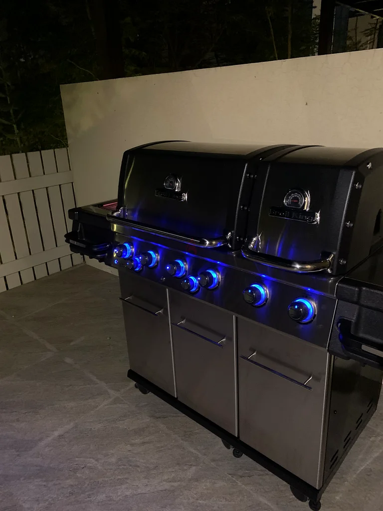 Broil King 690 IR bbq used once, mint condition!63252948514563114