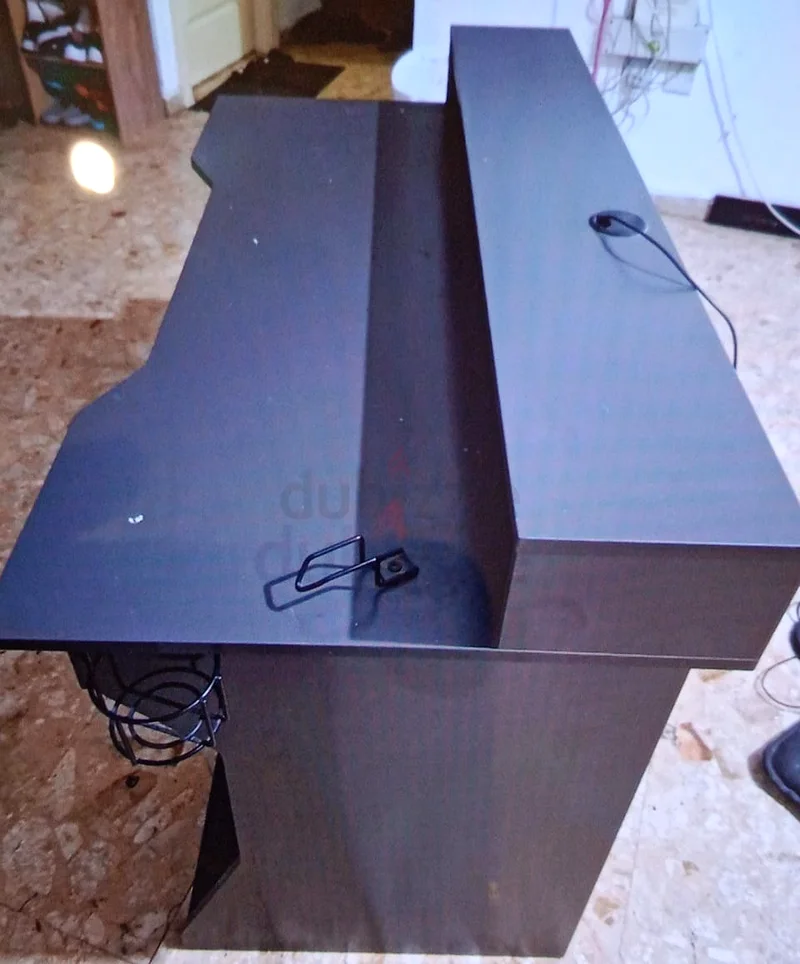طاولة حاسوب رمادية63218805829378111