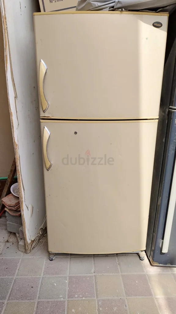 Spacious and Reliable Refrigerator for Sale!632529528631051123