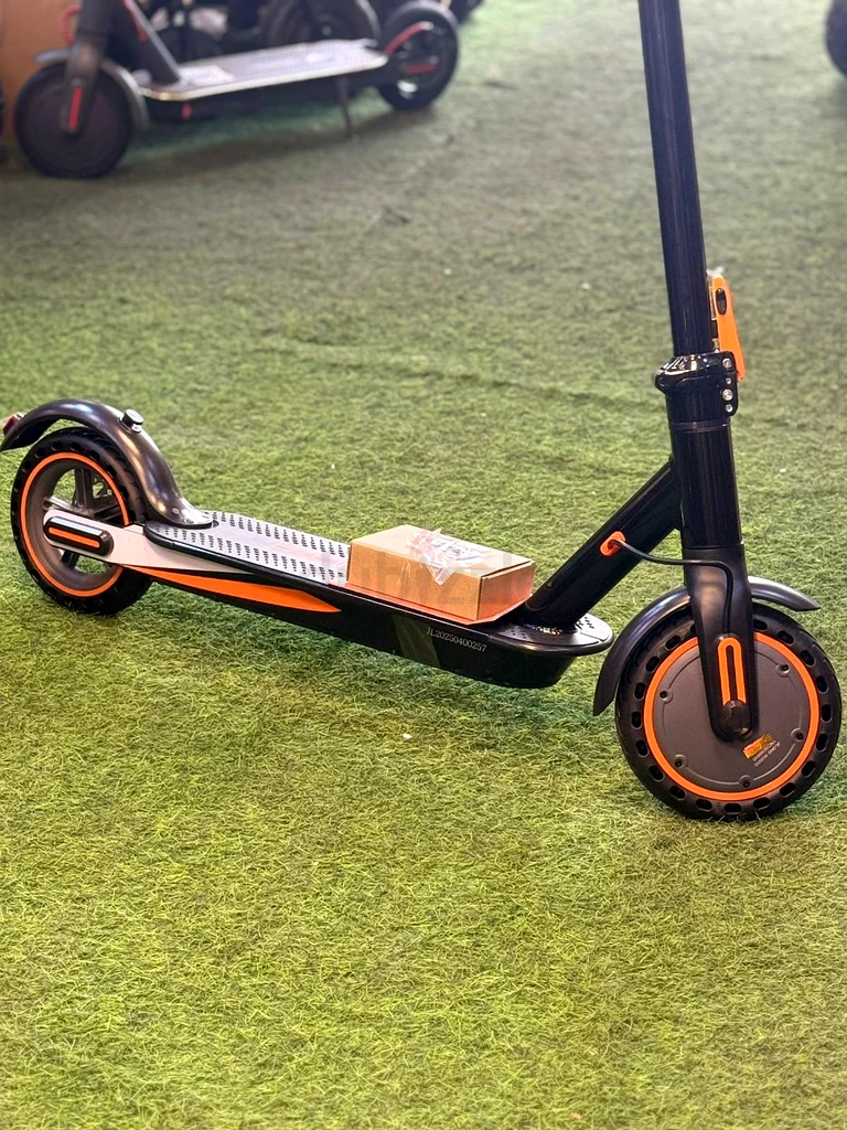 Kugoo Pro – Lightweight Urban Ride with Smooth Control!63169472879875113