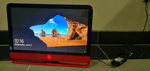 Stylish All-in-One Desktop Computer - Perfect for Home  Office!