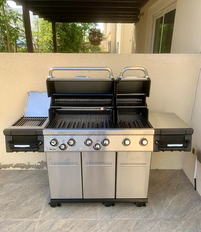Broil King 690 IR bbq used once, mint condition!632529485145631118