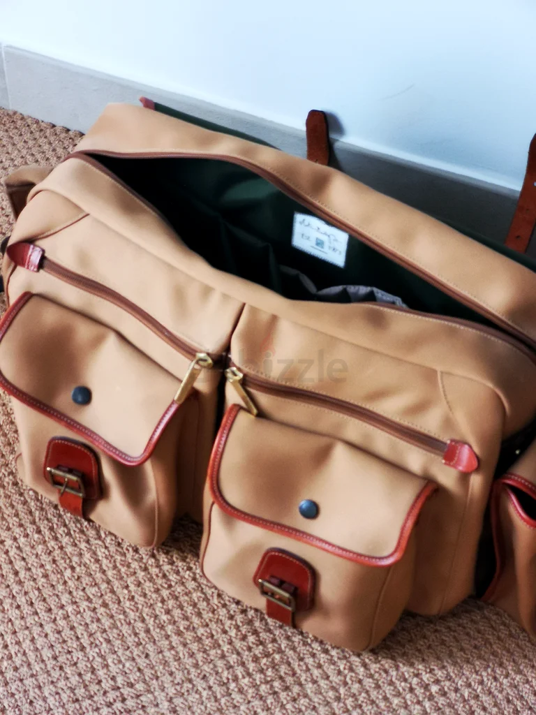 Billingham 550 classic retro design from U.K. !  Please read about it..  Its an eye catcher!63233634107009114
