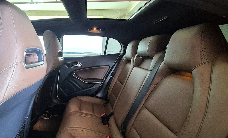 BEST!!! HIGH OPTION GLA 250 4MATIC GCC!!!63146744728707113