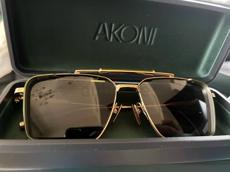 Akoni Stylish Gold Frame Sunglasses63240641229570111