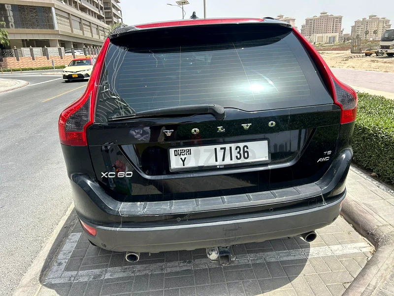 فولفو XC60 للبيع مع نظام معلومات وترفيه مُحدّث، ودعم لتطبيق آبل كاربلاي، وكاميرا، ونظام كشف النقاط العمياء، ومفتاحان63176619282689113